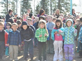 Pat Hardy Primary School join students join thousands of other students from all over Canada in a simulatious concert on Music Monday on May 5.
Barry Kerton | Whitecourt Star