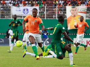 Ivory Coast's Didier Drogba (11) controls the ball against Senegal's players during their 2014 World Cup qualifying soccer match in Abidjan October 12, 2013. (REUTERS)