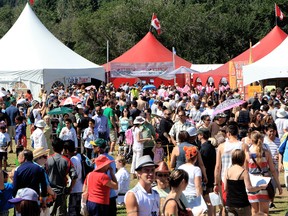 FILE: Crowds take in the Edmonton Heritage Festival in Hawrelak Park, Monday Aug. 6, 2012. DAVID BLOOM EDMONTON SUN