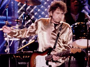 Bob Dylan performs at The Concert for the Rock and Roll Hall of Fame in this file photo taken in Cleveland, Ohio September 2, 1995. (REUTERS/Staff/Files)