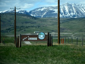 Welcome to Lundbreck.  John Stoesser photo/QMI Agency.