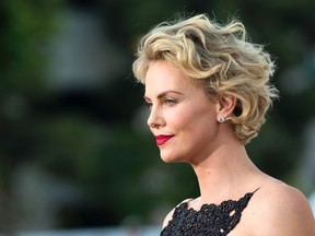 Charlize Theron poses at the premiere of "A Million Ways to Die in the West" in Los Angeles, California May 15, 2014. The movie opens in the U.S. on May 30.  REUTERS/Mario Anzuoni