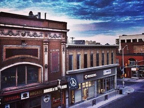 This image was captured by Twitter user @daviddpistol overlooking Barrymore's in the Byward Market.