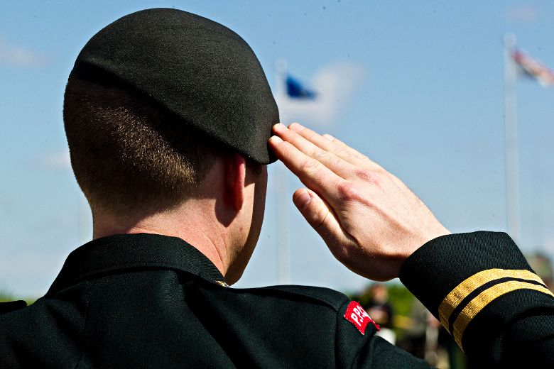 Ceremony connects Canadian troops to proud military past | Edmonton Sun