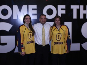 Queen’s women’s hockey coach Matt Holmberg is flanked by Stephanie Pascal, left, and Addi Halladay, two of the Gaels new recruits for the 2014-15 season. (Queen’s University Athletics)