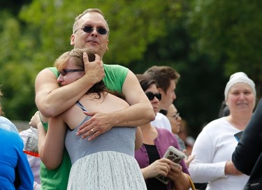 Parents and students are reunited after a shooting at Reynolds High School in Troutdale, Oregon June 10, 2014.  REUTERS/Steve Dipaola