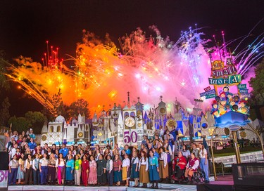 Answer: There are more than 70,000 Cast Members working at Walt Disney World. The average employee stays for nine years. (Courtesy Walt Disney World)