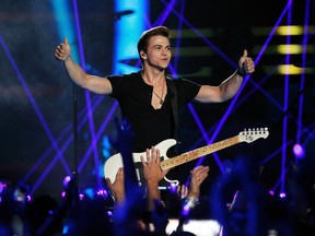 Musician Hunter Hayes performs "Tattoo" during the 2014 CMT Music Awards in Nashville, Tennessee June 4, 2014.  REUTERS/Harrison McClary