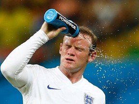 England's Wayne Rooney splashes water on himself during the World Cup match against Italy at the Amazonia arena in Manaus June 14, 2014. (REUTERS/Darren Staples)