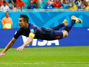 Netherlands striker Robin van Persie scores a header against Spain during their World Cup Group B match at Fonte Nova Arena in Salvador, Brazil, June 13, 2014. (MICHAEL DALDER/Reuters)