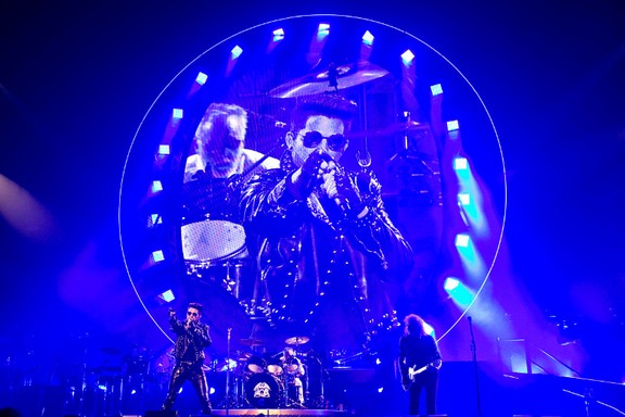 Edmonton Queen fans welcome Adam Lambert at Rexall Place | Edmonton Sun