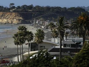 Beach homes line the shoreline in the San Diego North County town of Del Mar, California March 31, 2014. Reuters/Mike Blake