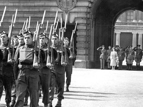The Royal 22nd Regiment -- the Van Doos -- guarding Buckingham Palace in 1940 during the early days of the Second World War. (Supplied photo)