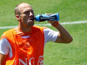 Netherlands' Arjen Robben drinks during a training session ahead of their 2014 World Cup match against Mexico, in Fortaleza June 28, 2014.  (REUTERS/Murad Sezer)