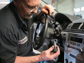 A service technician performs a recall service on a Chevrolet Cobalt at Al Serra Chevrolet in Grand Blanc, Mich., April 17, 2014. REUTERS
