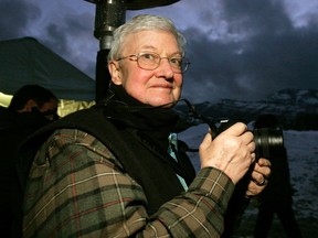 Film critic Roger Ebert stands in the photographers line at the premiere of 'The Night Listener' at the Sundance Film Festival in Park City, Utah January 21, 2006. REUTERS/Mario Anzuoni/Files