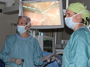 Dr. Sarah Wallace (left) and Dr. Karen Splinter perform a total laparoscopic hysterectomy at HSN.