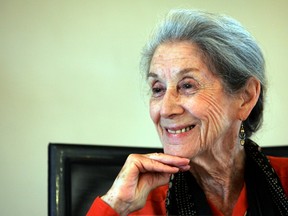Nobel Prize for literature laureate Nadine Gordimer attends a memorial for Nelson Mandela's biographer and former Drum editor late Anthony Sampson in Johannesburg in this February 8, 2005, file photo. (REUTERS/Radu Sigheti/Files)