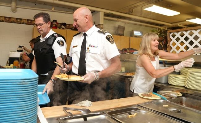 Police pitch in at soup kitchen | Sudbury Star