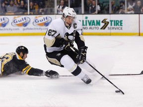 Pittsburgh Penguins centre Sidney Crosby controls the puck with Boston Bruins defenceman Zdeno Chara defending at TD Banknorth Garden on Dec. 7, 2013. (Greg M. Cooper/USA TODAY Sports)