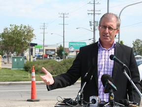 If elected mayor, Gord Steeves said Friday he would sell city-owned golf courses and use the revenue to fix Winnipeg's roads. (KRISTIN ANNABLE/WINNIPEG SUN)