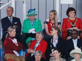 Britain's Queen Elizabeth and Prince Philip watch the England's hockey team play against Wales during the 2014 Commonwealth Games in Glasgow, Scotland, July 24, 2014. (REUTERS/Suzanne Plunkett)