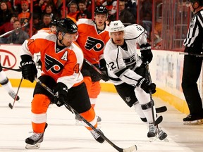 Kimmo Timonen #44 of the Philadelphia Flyers tries to keep the puck from Trevor Lewis #22 of the Los Angeles Kings at Wells Fargo Center on March 24, 2014 in Philadelphia, Pennsylvania.(Elsa/Getty Images/AFP)
== FOR NEWSPAPERS, INTERNET, TELCOS & TELEVISION USE ONLY ==