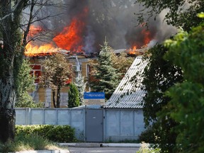 A building of Ukrtelecom telephone company is on fire in the eastern Ukrainian city of Donetsk, August 10, 2014. REUTERS/Sergei Karpukhin