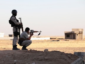 Kurdish Peshmerga troops participate in an intensive security deployment against Islamic State militants in a village on the outskirts of the province of Nineveh near the border province of Dohuk, August 9, 2014.    REUTERS/Ari Jalal