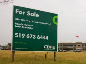 Electro-Motive Diesel's Oxford St. factory is pictured in London, Ont., in this July 19, 2012 file photo. (MIKE HENSEN/QMI Agency)