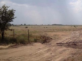 A car approaches the border between Russia and the pro-Russian separatist controlled area of Ukraine, which is marked by posts, near the village of Verkhnyaya Orekhovka, in the Rostov region, August 7, 2014.   REUTERS/Maria Tsvetkova