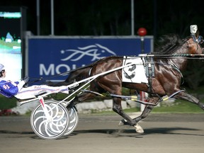 Artspeak, with driver with Scott Zeron, won the $667, 000 Metro Pace at Mohawk last night. It was Artspeak’s sixth win in a row. (Clive Cohen/New Image Media)
