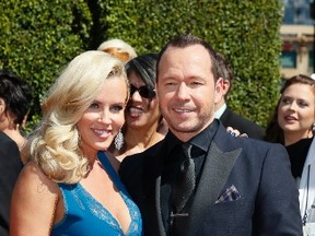 Actress Jenny McCarthy (L) and actor Donnie Wahlberg pose at the 2014 Creative Arts Emmy Awards in Los Angeles, California August 16, 2014.  REUTERS/Danny Moloshok