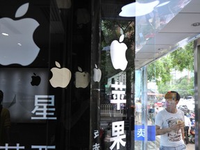 This picture taken on Sept. 10, 2014 shows people walking past an Apple store in Hefei, east China's Anhui province. (AFP PHOTO)