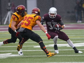 Saturday, Sept. 13, 2014 Ottawa -- University of Ottawa Gee-Gees receiver Mack Tommy runs the ball Saturday, Sept. 13, 2014 as the Gee-Gees hosted the University of Guelph Gryphons. Guelph won the game 42-7. CHRIS HOFLEY/OTTAWA SUN