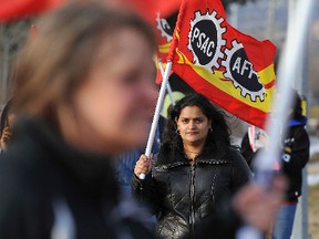 Members of the Public Service Alliance of Canada held a demonstration in Barrie, Ont. in this Jan. 12, 2013 file photo. (QMI Agency files)