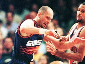 New York Knicks forward Chris Mills strips the ball from Phoenix Suns guard Rex Chapman (L) as he drives to the lane in the first half of their NBA game November 29 in New York's Madison Square Garden in this 1997 file photo. (REUTERS)