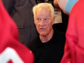 Former Detroit Red Wings player Gordie Howe signs autographs for fans in celebration of his 85th birthday before the start of the Red Wing's NHL hockey game against the Chicago Blackhawks in Detroit, Michigan March 31, 2013. (REUTERS/ Rebecca Cook)