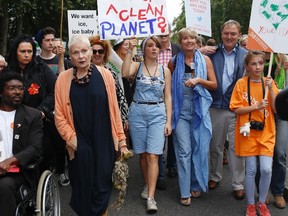 Fashion Designer Vivienne Westwood (4L), actress Emma Thompson (3R) and her daughter Gaia, participate in the "People's Climate March" in central London September 21, 2014.  The London march was one many held worldwide, ahead of the forthcoming U.N. Emergency summit on climate change. REUTERS/Luke MacGregor