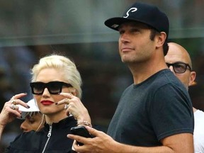 Singer Gwen Stefani and her husband Gavin Rossdale  at the 2014 U.S. Open in New York, September 6, 2014.        REUTERS/Ray Stubblebine