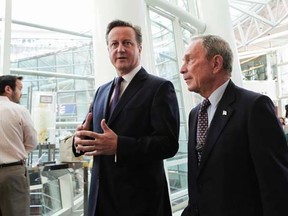 British Prime Minister David Cameron (L) speaks with former New York Mayor Michael Bloomberg, founder of Bloomberg LP,  at the company's headquarters in New York, September 23, 2014.  REUTERS/Christopher Goodney/Pool