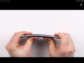 "iPhone 6 Plus Bend Test" bu Unbox Therapy. (YouTube Screenshot)