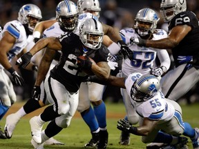 Maurice Jones-Drew #21 of the Oakland Raiders runs with the ball against the Detriot Lions. (Ezra Shaw/Getty Images/AFP)