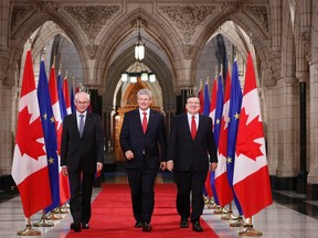 Canada's Prime Minister Stephen Harper (C) walks with European Council President Herman Van Rompuy (L) and European Commission President Jose Manuel Barroso in the Hall of Honour on Parliament Hill in Ottawa September 26, 2014. (REUTERS/Chris Wattie)