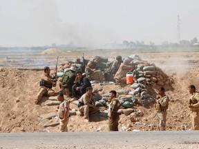 Volunteers with Kurdish peshmerga forces clash with Islamic State militants in the town of Daquq, south of Kirkuk, September 30, 2014. (REUTERS/Ako Rasheed)