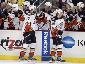 Anaheim Ducks centre Ryan Kesler (left) celebrates his first-period goal on Thursday night against the Pittsburgh Penguins. (AFP/PHOTO)