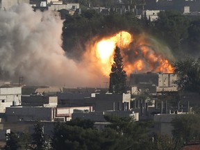Smoke rises after an U.S.-led air strike in the Syrian town of Kobani October 10, 2014.   REUTERS/Umit Bektas