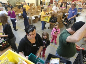 The May family help out at Harvest's Share Your Thanks event. (KEVIN KING/Winnipeg Sun)
