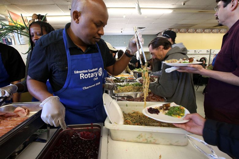 Edmonton laundromat serves annual Thanksgiving feast Edmonton Sun