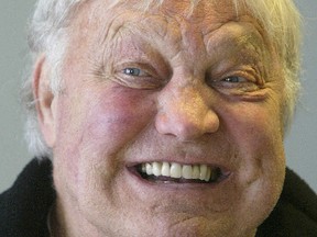 NHL Hall of Famer Bobby Hull, a former Winnipeg Jet in the WHA days, has recorded a phone message supporting Thomas Steen that is being robocalled to constituents.